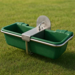 Darstellung einer mobilen Weidetränke für Pferde mit doppeltem Kunststoffbecken und Edelstahlhalterung